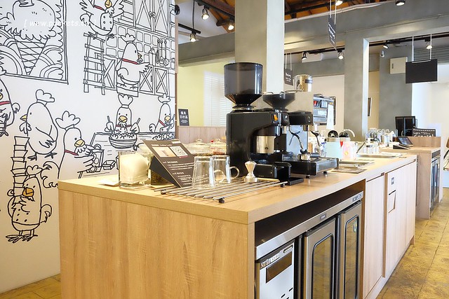 亞尼克台中旗艦店┃台中西區美食：座落在美術館綠園道旁，生乳捲、地瓜酥、喜Q餅年節伴手禮一網打盡，二樓還有自主DIY體驗專區 @飛天璇的口袋