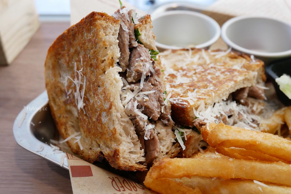 Chillax Sandwich．放鬆：台中美術館綠園道早午餐推薦，以三明治為主食，環境簡單餐點不錯 @飛天璇的口袋