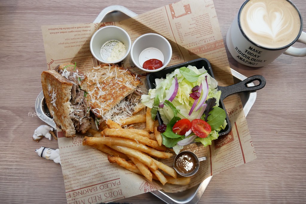 Chillax Sandwich．放鬆：台中美術館綠園道早午餐推薦，以三明治為主食，環境簡單餐點不錯 @飛天璇的口袋