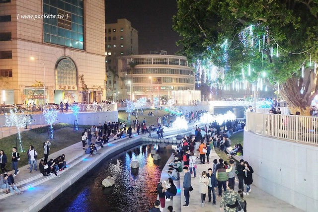 台中柳川藍帶水岸┃台中旅遊景點：號稱台中版的首爾清溪川，用LED燈打造藍色河道，台中最近IG超夯打卡新景點，晚上點燈只到2/12 @飛天璇的口袋