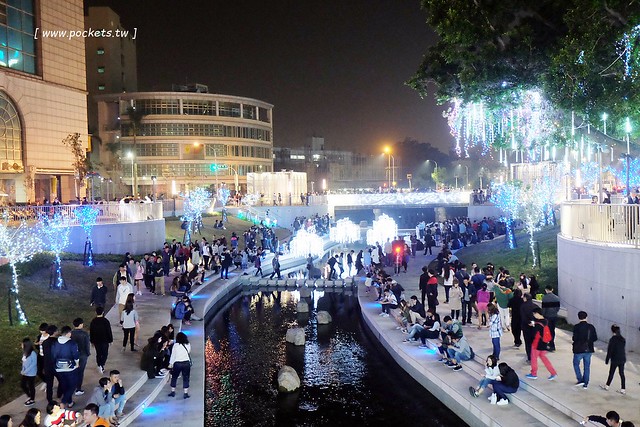 台中柳川藍帶水岸┃台中旅遊景點：號稱台中版的首爾清溪川，用LED燈打造藍色河道，台中最近IG超夯打卡新景點，晚上點燈只到2/12 @飛天璇的口袋