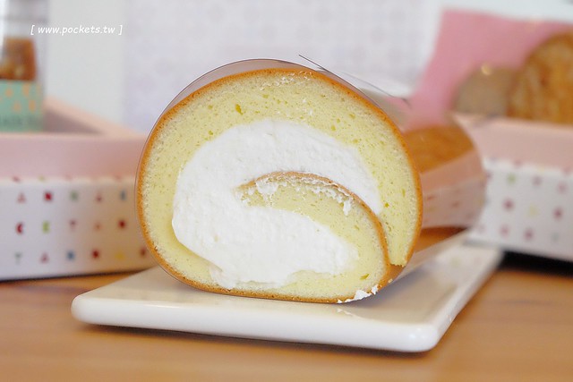 亞尼克台中旗艦店┃台中西區美食：座落在美術館綠園道旁，生乳捲、地瓜酥、喜Q餅年節伴手禮一網打盡，二樓還有自主DIY體驗專區 @飛天璇的口袋