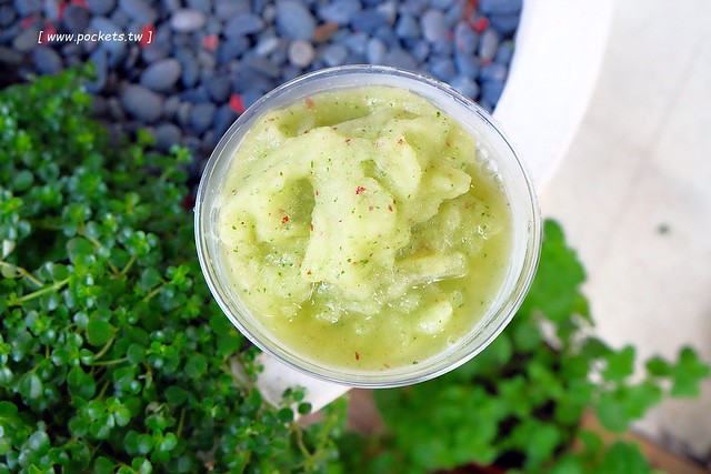 KOPHY mini┃台中西區美食：充滿文青風格的咖啡外帶店，有超夯的手搖漸層飲料，還有下午茶超搭的黑糖雞蛋糕 @飛天璇的口袋