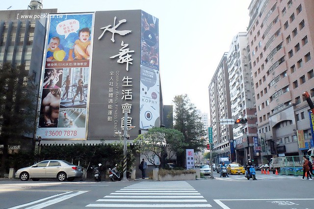 KOPHY mini┃台中西區美食：充滿文青風格的咖啡外帶店，有超夯的手搖漸層飲料，還有下午茶超搭的黑糖雞蛋糕 @飛天璇的口袋