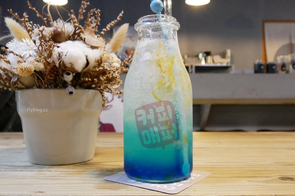 【台中南屯】Mapper Cafe 脈搏咖啡：文青風韓系咖啡館，通往小徑出現夢幻調酒吧 @飛天璇的口袋