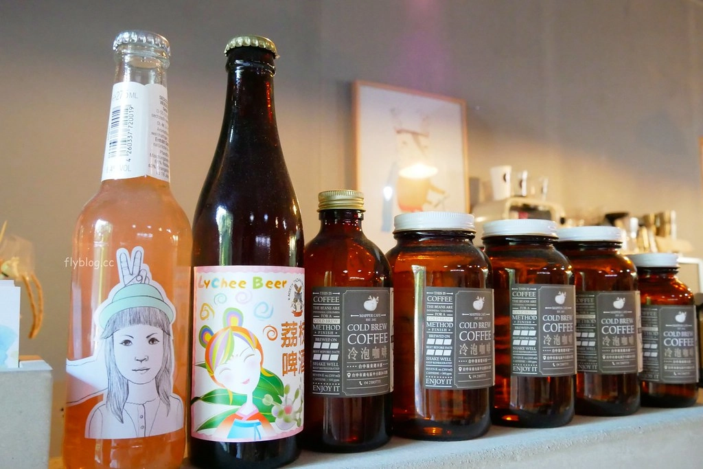 【台中南屯】Mapper Cafe 脈搏咖啡：文青風韓系咖啡館，通往小徑出現夢幻調酒吧 @飛天璇的口袋