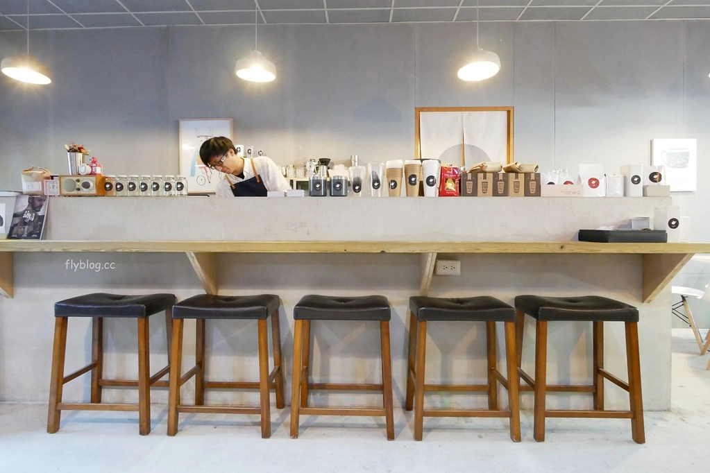 【台中南屯】Mapper Cafe 脈搏咖啡：文青風韓系咖啡館，通往小徑出現夢幻調酒吧 @飛天璇的口袋