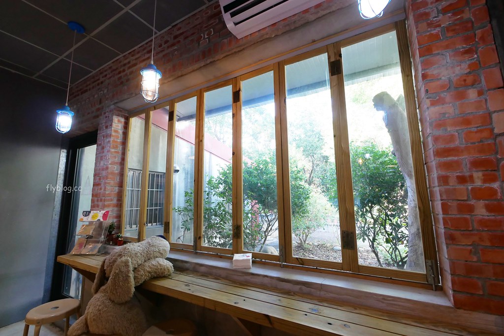 【台中南屯】Mapper Cafe 脈搏咖啡：文青風韓系咖啡館，通往小徑出現夢幻調酒吧 @飛天璇的口袋