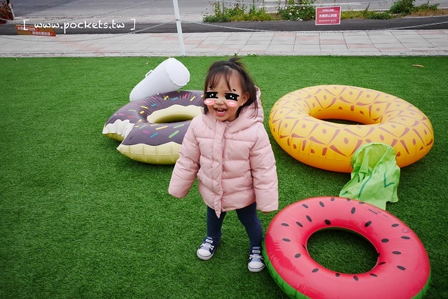 HAO YU 好悠咖啡｜田中超夯的IG打卡熱門景點，可愛又夢幻的彩虹貨櫃屋咖啡，喝下午茶遛小孩的好地方(已歇業) @飛天璇的口袋