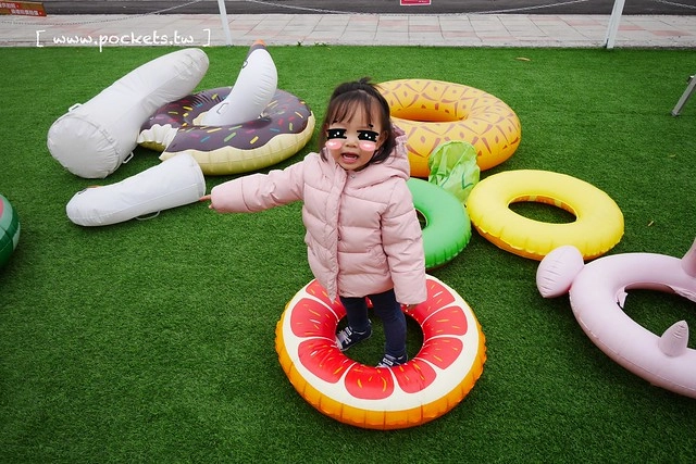 HAO YU 好悠咖啡｜田中超夯的IG打卡熱門景點，可愛又夢幻的彩虹貨櫃屋咖啡，喝下午茶遛小孩的好地方(已歇業) @飛天璇的口袋