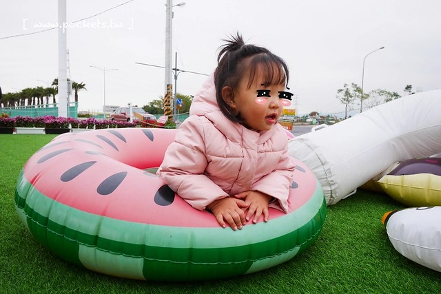 HAO YU 好悠咖啡｜田中超夯的IG打卡熱門景點，可愛又夢幻的彩虹貨櫃屋咖啡，喝下午茶遛小孩的好地方(已歇業) @飛天璇的口袋