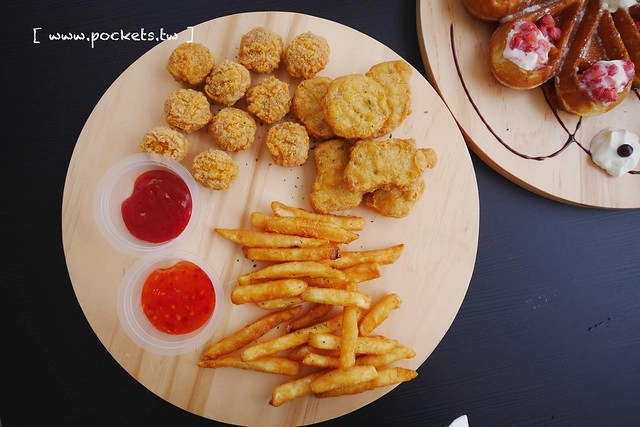 HAO YU 好悠咖啡｜田中超夯的IG打卡熱門景點，可愛又夢幻的彩虹貨櫃屋咖啡，喝下午茶遛小孩的好地方(已歇業) @飛天璇的口袋