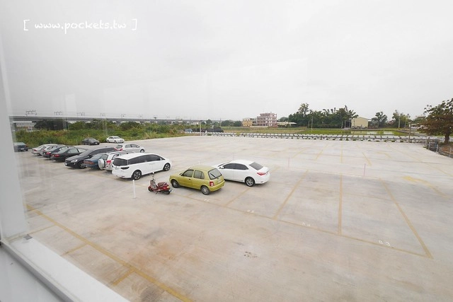 HAO YU 好悠咖啡｜田中超夯的IG打卡熱門景點，可愛又夢幻的彩虹貨櫃屋咖啡，喝下午茶遛小孩的好地方(已歇業) @飛天璇的口袋