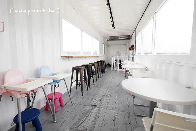 HAO YU 好悠咖啡｜田中超夯的IG打卡熱門景點，可愛又夢幻的彩虹貨櫃屋咖啡，喝下午茶遛小孩的好地方(已歇業) @飛天璇的口袋