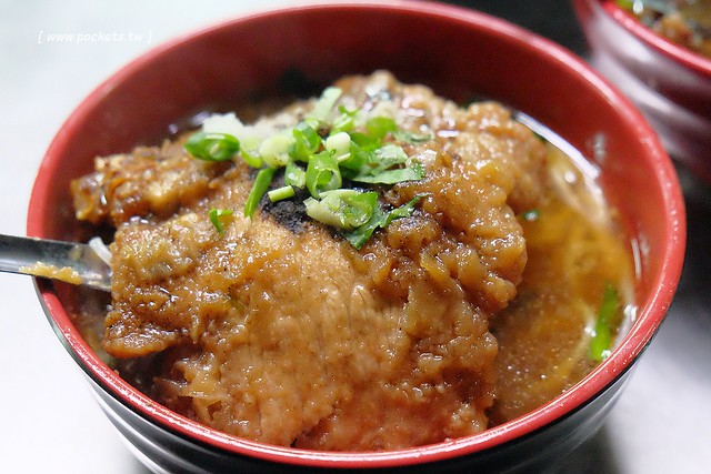 台中豐原｜豐原排骨麵店，向陽路上老字號排骨麵，豐原在地人推薦的好味道，肉排麵超大塊一份 @飛天璇的口袋