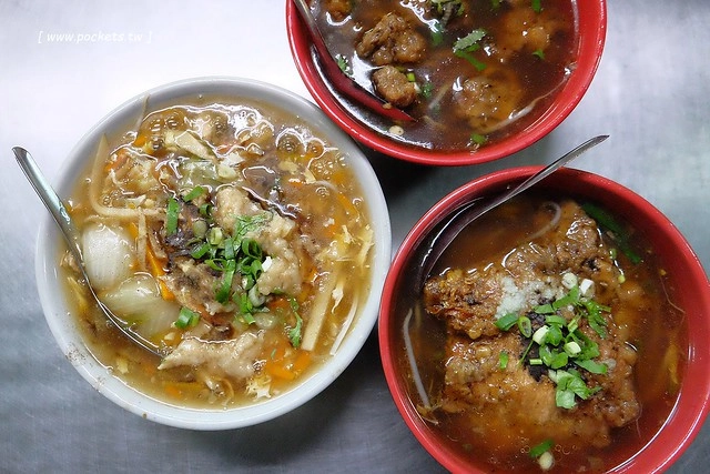 台中豐原｜豐原排骨麵店，向陽路上老字號排骨麵，豐原在地人推薦的好味道，肉排麵超大塊一份 @飛天璇的口袋