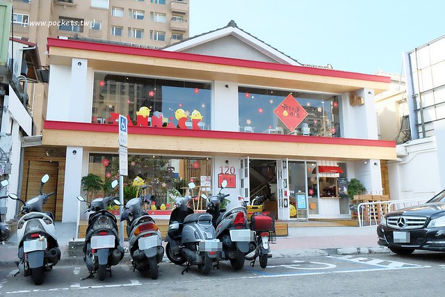 亞尼克台中旗艦店┃台中西區美食：座落在美術館綠園道旁，生乳捲、地瓜酥、喜Q餅年節伴手禮一網打盡，二樓還有自主DIY體驗專區 @飛天璇的口袋