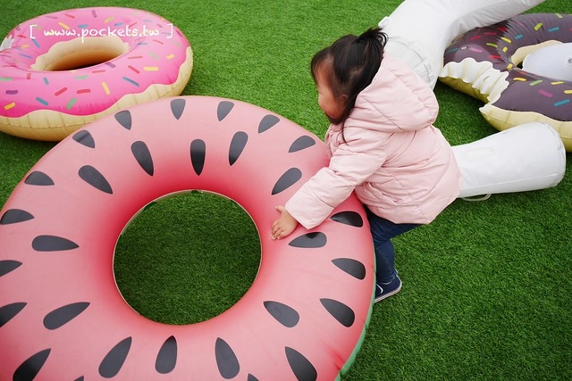 HAO YU 好悠咖啡｜田中超夯的IG打卡熱門景點，可愛又夢幻的彩虹貨櫃屋咖啡，喝下午茶遛小孩的好地方(已歇業) @飛天璇的口袋