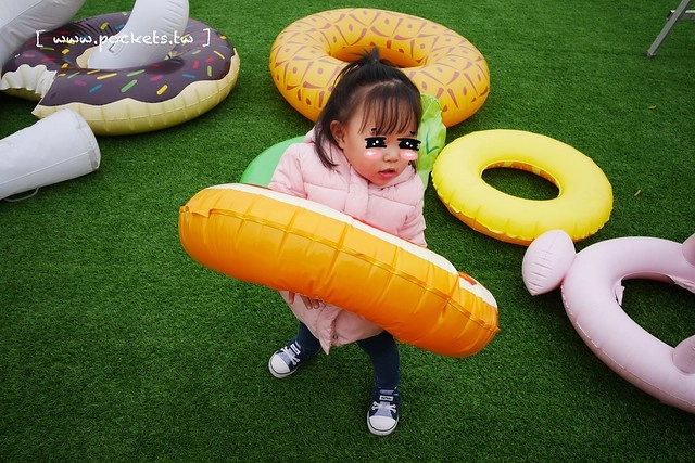 HAO YU 好悠咖啡｜田中超夯的IG打卡熱門景點，可愛又夢幻的彩虹貨櫃屋咖啡，喝下午茶遛小孩的好地方(已歇業) @飛天璇的口袋