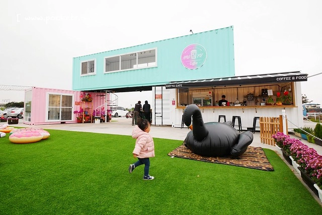 HAO YU 好悠咖啡｜田中超夯的IG打卡熱門景點，可愛又夢幻的彩虹貨櫃屋咖啡，喝下午茶遛小孩的好地方(已歇業) @飛天璇的口袋