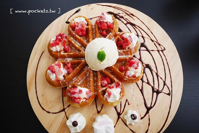 HAO YU 好悠咖啡｜田中超夯的IG打卡熱門景點，可愛又夢幻的彩虹貨櫃屋咖啡，喝下午茶遛小孩的好地方(已歇業) @飛天璇的口袋