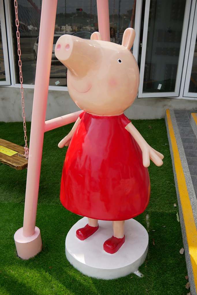 大坑情人橋全家便利商店┃台中旅遊：充滿粉紅色浪漫風情的新IG打卡聖地~粉紅盪秋千、旋轉木馬、網美拍照牆、可愛佩佩豬 @飛天璇的口袋