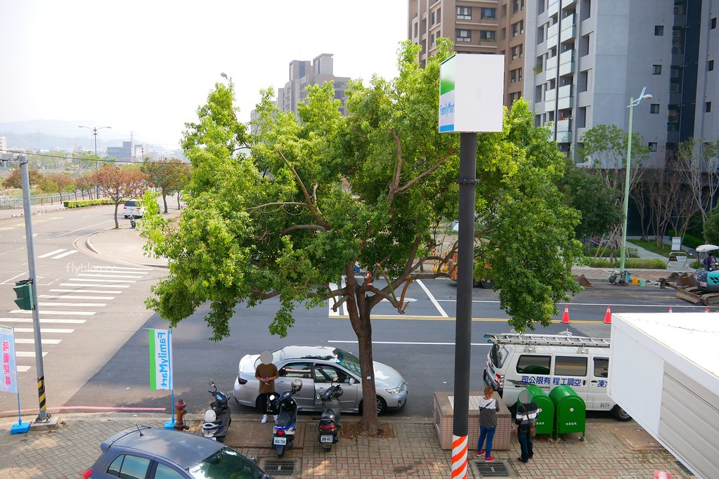 大坑情人橋全家便利商店┃台中旅遊：充滿粉紅色浪漫風情的新IG打卡聖地~粉紅盪秋千、旋轉木馬、網美拍照牆、可愛佩佩豬 @飛天璇的口袋