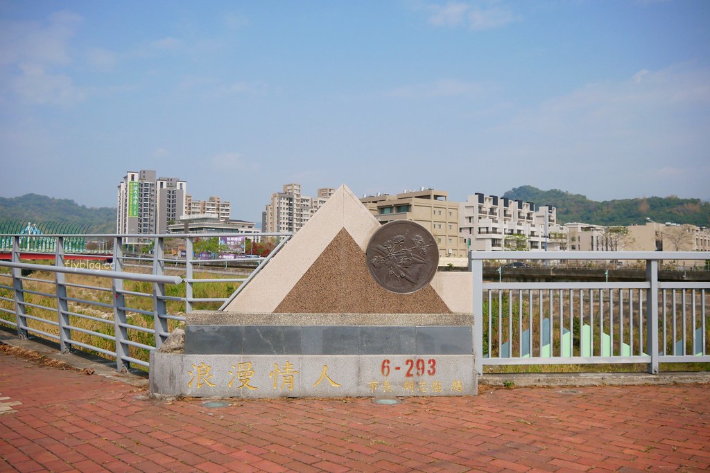 大坑情人橋全家便利商店┃台中旅遊：充滿粉紅色浪漫風情的新IG打卡聖地~粉紅盪秋千、旋轉木馬、網美拍照牆、可愛佩佩豬 @飛天璇的口袋