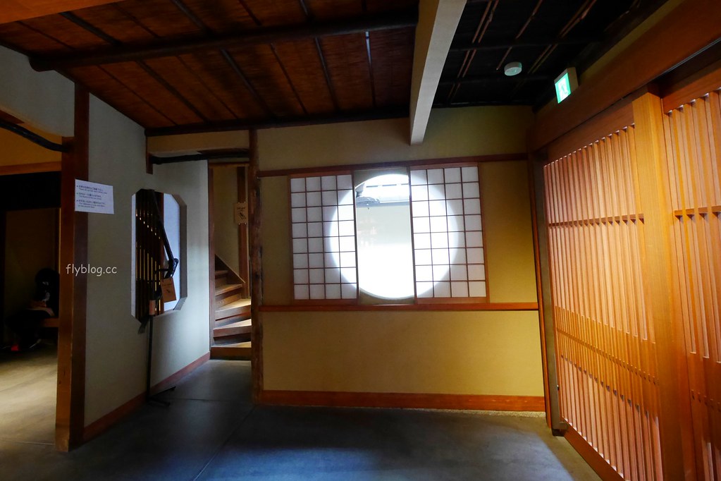 日本京都｜二年坂星巴克．全球唯一有榻榻米座椅的星巴克，京都二年坂ヤサカ茶屋店 @飛天璇的口袋