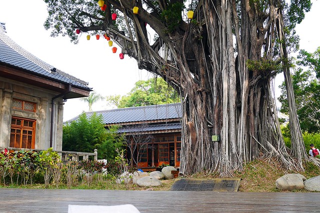 18度C巧克力工房┃台中西區美食：不會輸給世界第二好吃的冰淇淋菠蘿油包，使用堂本麵包和18度C巧克力工房的冰淇淋，台中刑武所演武場散策美食 @飛天璇的口袋
