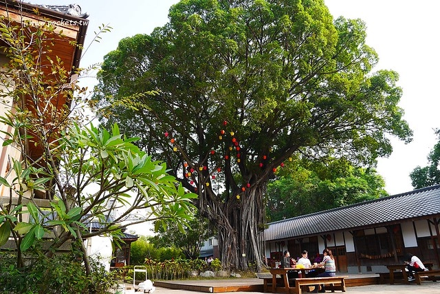 18度C巧克力工房┃台中西區美食：不會輸給世界第二好吃的冰淇淋菠蘿油包，使用堂本麵包和18度C巧克力工房的冰淇淋，台中刑武所演武場散策美食 @飛天璇的口袋