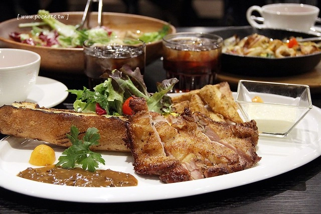 新天地西洋博物館｜充滿文藝復興氛圍的圖書館，新天地餐廳馥樂詩輕食 @飛天璇的口袋