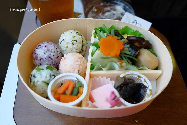 日本大分｜由布院之森列車，旅遊九州必搭JR特急ゆふいんの森 ，復古又美麗的車廂，還可以享用火車美食 @飛天璇的口袋