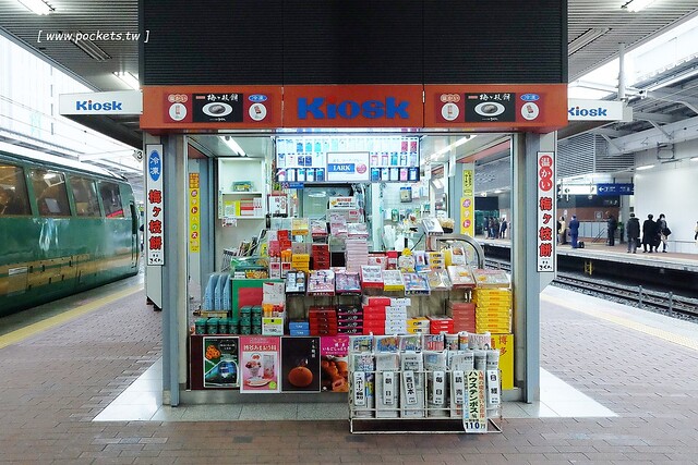 日本大分｜由布院之森列車，旅遊九州必搭JR特急ゆふいんの森 ，復古又美麗的車廂，還可以享用火車美食 @飛天璇的口袋