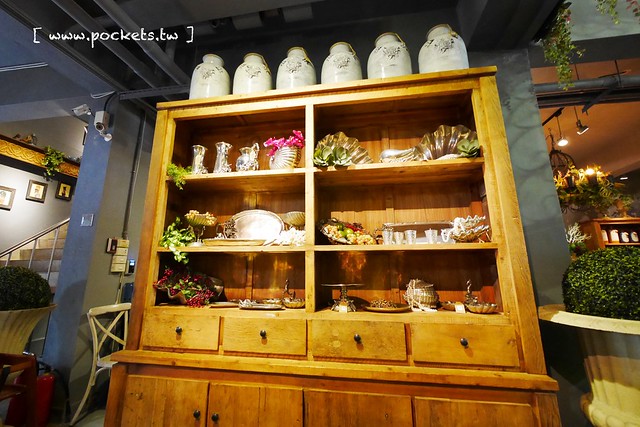 Q Garden Cafe｜有如置身南歐花園的浪漫氛圍，集合早午餐、咖啡、披薩和進口傢俱花器，彰化超漂亮IG打卡新景點(已停業) @飛天璇的口袋