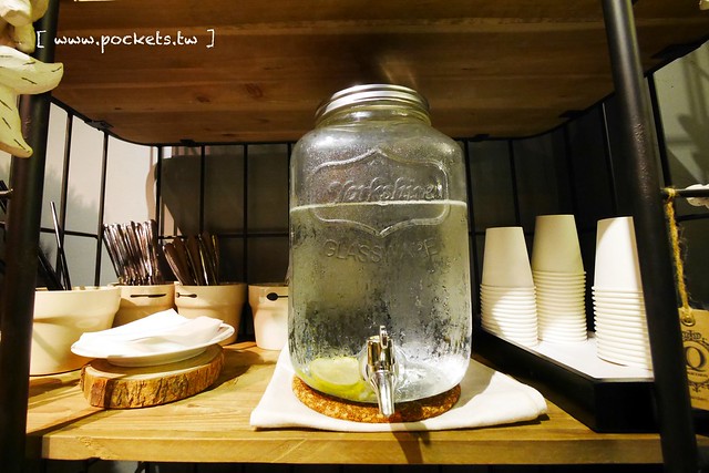 Q Garden Cafe｜有如置身南歐花園的浪漫氛圍，集合早午餐、咖啡、披薩和進口傢俱花器，彰化超漂亮IG打卡新景點(已停業) @飛天璇的口袋