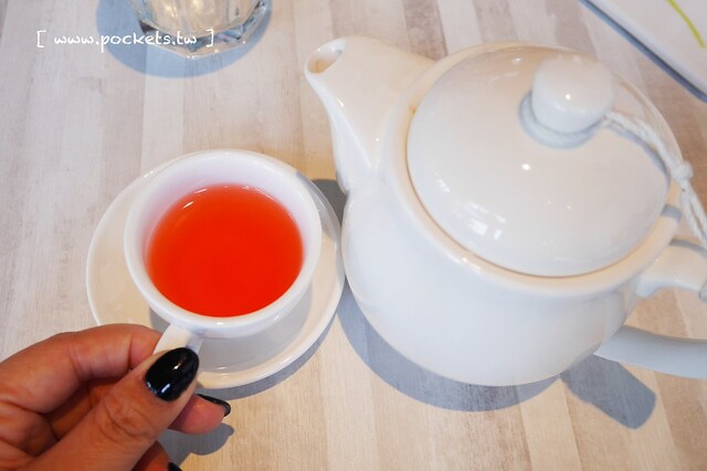 熊吧餐酒館．Bearbar Bistro┃台中西屯美食：台中超吸睛親子餐廳！！有沙坑、溜滑梯、遊戲室、閱讀室，屋外可愛的三隻粉紅色熊熊 @飛天璇的口袋