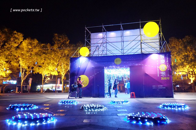 2017豐慶燈景賀新年-花都山城亮藝點┃豐原：葫蘆墩公園體驗不一樣的燈藝饗宴，由國際級大師所設計，花博四寶也亮相，還有小孩超愛的咖啡杯和小火車 @飛天璇的口袋