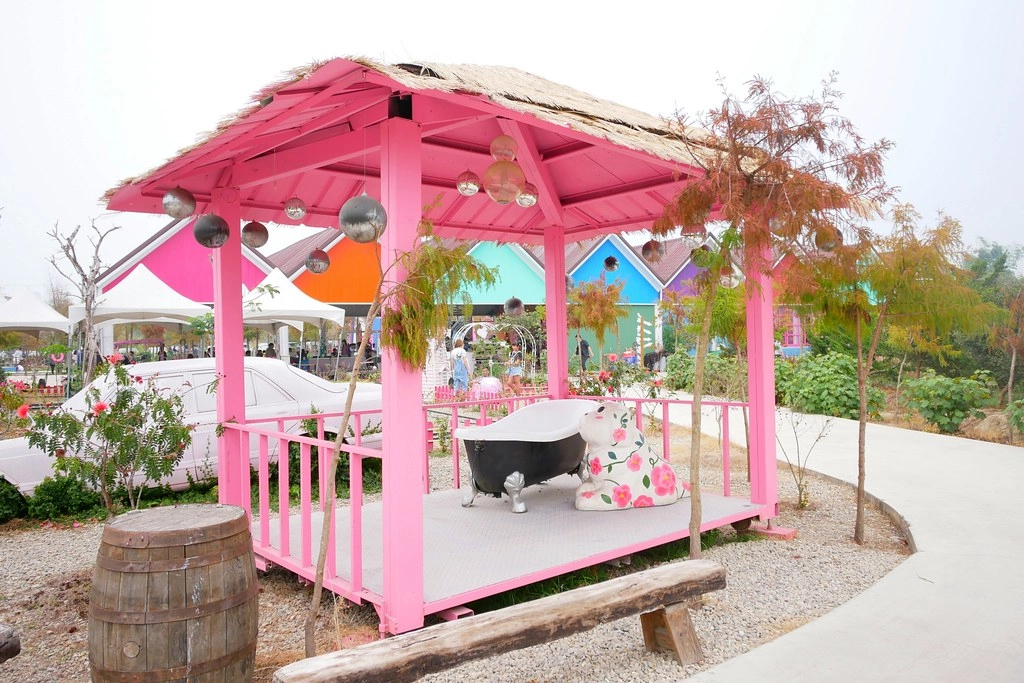 雲林古坑｜古坑珍．粉紅城堡．水漾森林教堂：充滿浪漫氛圍的童話森林~粉紅城堡、大草原、彩虹步道、水漾森林，情侶約會和親子旅遊的好地方 @飛天璇的口袋