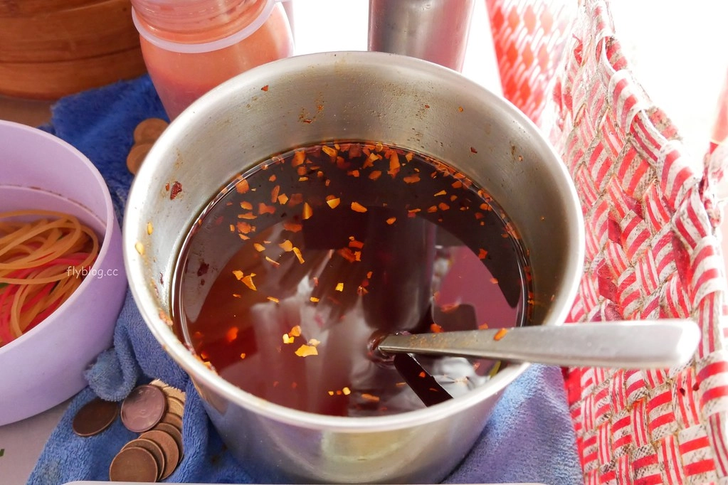 台中南屯｜南屯橋鮮肉湯包．純手工現包現蒸湯包，早上六點開始飄香賣完為止 @飛天璇的口袋