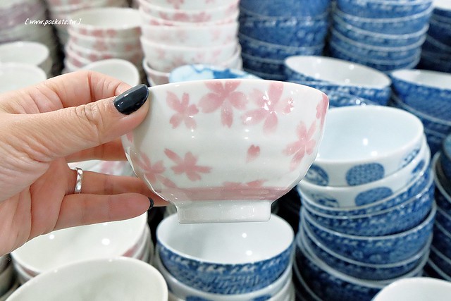 僑俐瓷器┃彰化餐具批發：$39元起！日本有田燒、瓷窯、輕量瓷、砂鍋、骨瓷杯、木餐盤、鍋碗瓢盆、下午茶具、禮盒、日本櫻花杯都有&hellip;讓人失心瘋的好地方！ @飛天璇的口袋