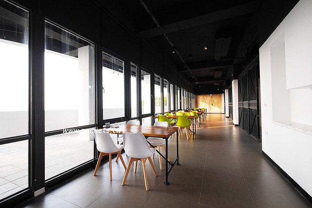 台中龍井｜綠朵休閒農場｜台中龍井純白色鋼琴外觀建築，可以同時觀賞日落和夜景，台中打卡景觀餐廳 @飛天璇的口袋