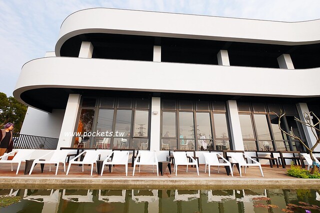 台中龍井｜綠朵休閒農場｜台中龍井純白色鋼琴外觀建築，可以同時觀賞日落和夜景，台中打卡景觀餐廳 @飛天璇的口袋