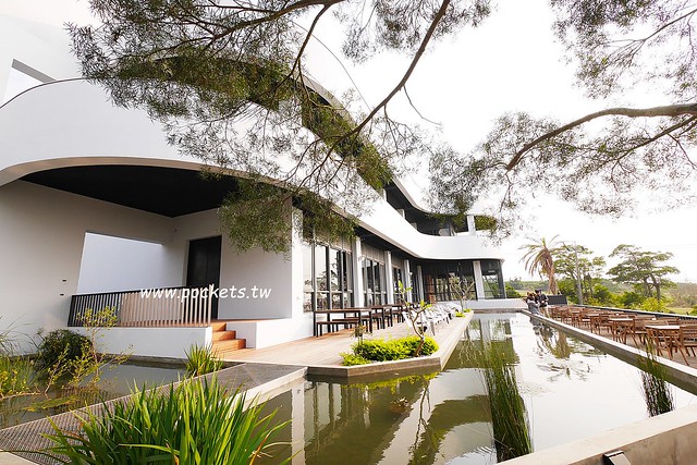 台中龍井｜綠朵休閒農場｜台中龍井純白色鋼琴外觀建築，可以同時觀賞日落和夜景，台中打卡景觀餐廳 @飛天璇的口袋