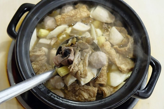 台中豐原｜三豐食補碳燒薑母鴨．豐原超人氣薑母鴨店，湯頭鮮甜價格實在 @飛天璇的口袋