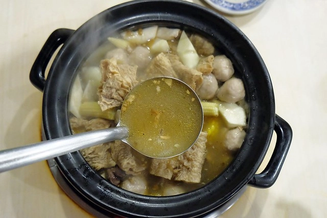 台中豐原｜三豐食補碳燒薑母鴨．豐原超人氣薑母鴨店，湯頭鮮甜價格實在 @飛天璇的口袋