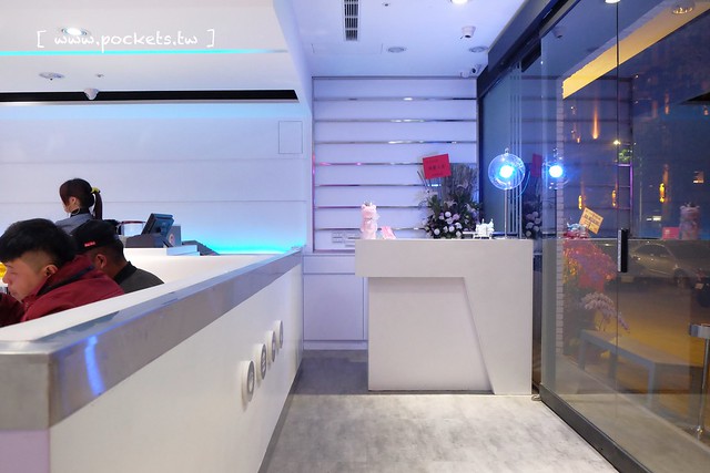 X Burger ┃台中南屯美食：台中最具現代感的美式餐廳，早午餐、晚餐、宵夜&hellip;一應俱全，夜貓子宵夜時段的好選擇 @飛天璇的口袋