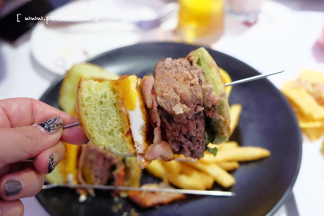 X Burger ┃台中南屯美食：台中最具現代感的美式餐廳，早午餐、晚餐、宵夜&hellip;一應俱全，夜貓子宵夜時段的好選擇 @飛天璇的口袋