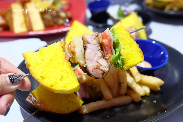 X Burger ┃台中南屯美食：台中最具現代感的美式餐廳，早午餐、晚餐、宵夜&hellip;一應俱全，夜貓子宵夜時段的好選擇 @飛天璇的口袋