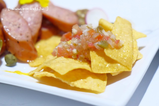 X Burger ┃台中南屯美食：台中最具現代感的美式餐廳，早午餐、晚餐、宵夜&hellip;一應俱全，夜貓子宵夜時段的好選擇 @飛天璇的口袋